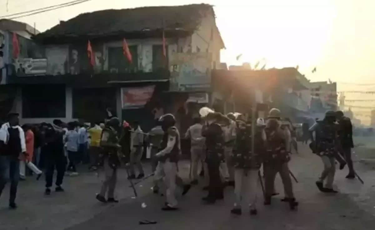 Violence in Maharashtra, police vehicles torched