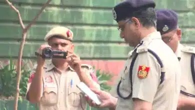 Police reach Rahul Gandhi's for questioning