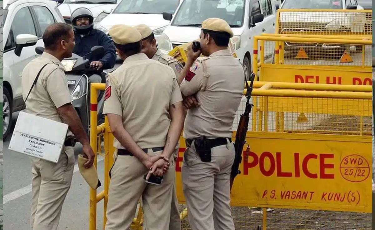 Anti-AAP Posters in Delhi