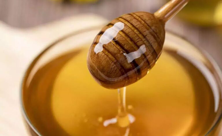 Raw honey को अपने आहार में शामिल करने के चार कारण