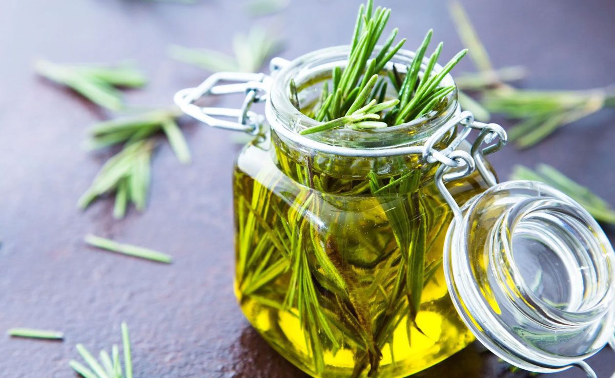 8 Natural Hair Oils to Reduce Dandruff