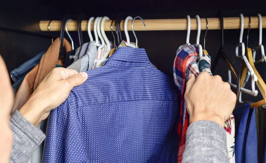 Ways to remove odor from clothes during monsoon