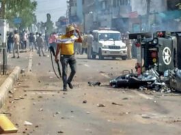 Violence in Maharashtra, police vehicles torched