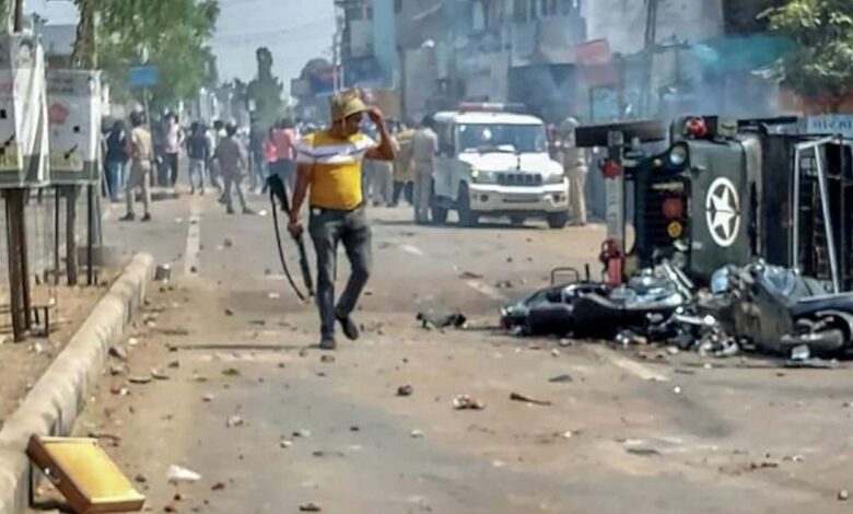 Violence in Maharashtra, police vehicles torched