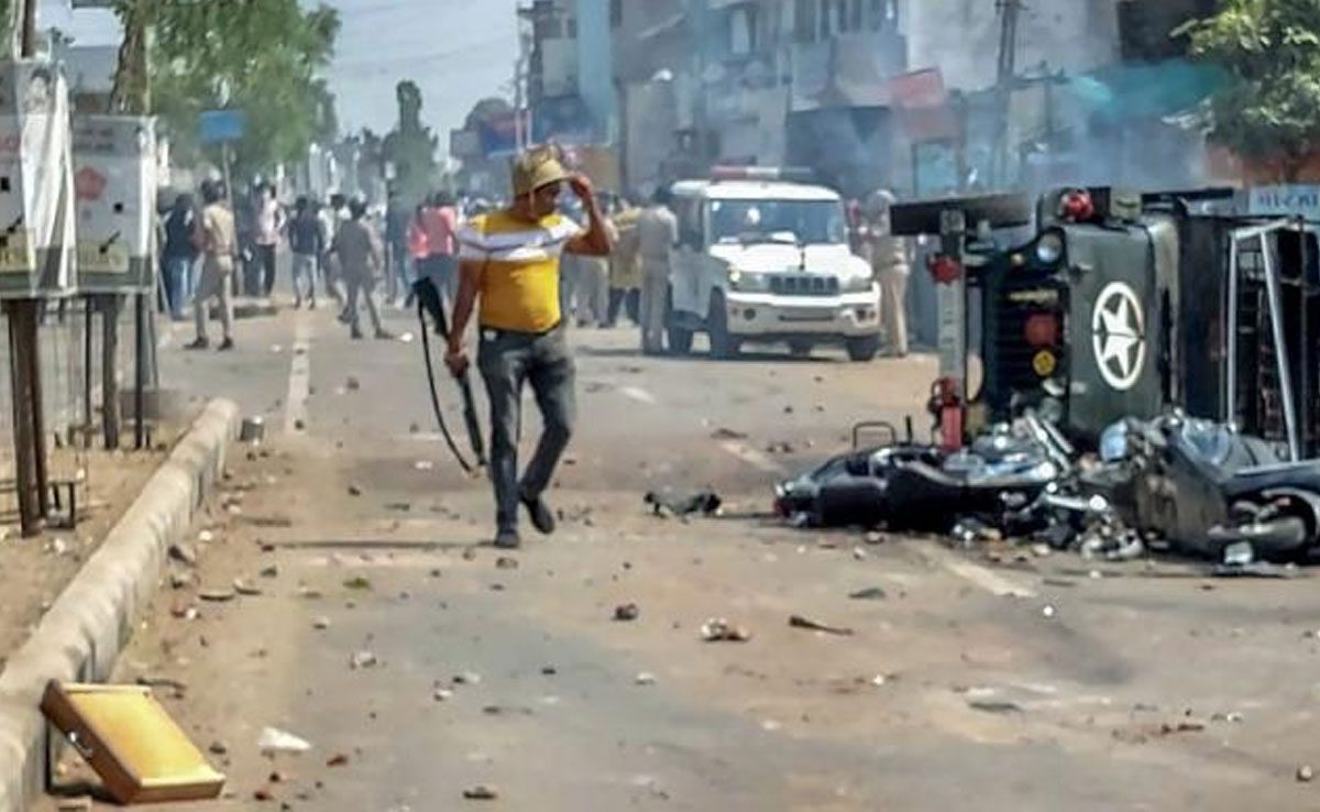 Violence in Maharashtra, police vehicles torched