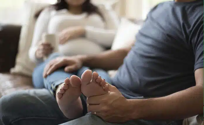 Ways to avoid swollen feet during pregnancy