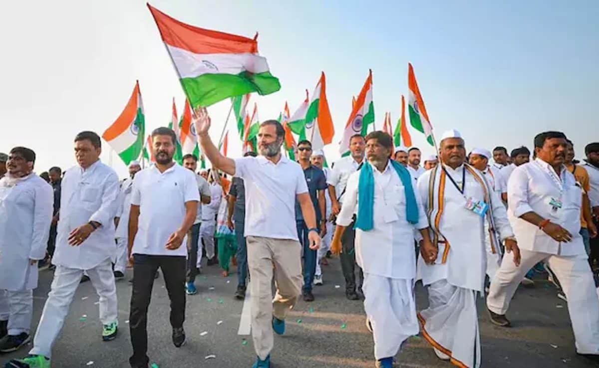 bharat jodo yatra Police reach Rahul Gandhi's for questioning