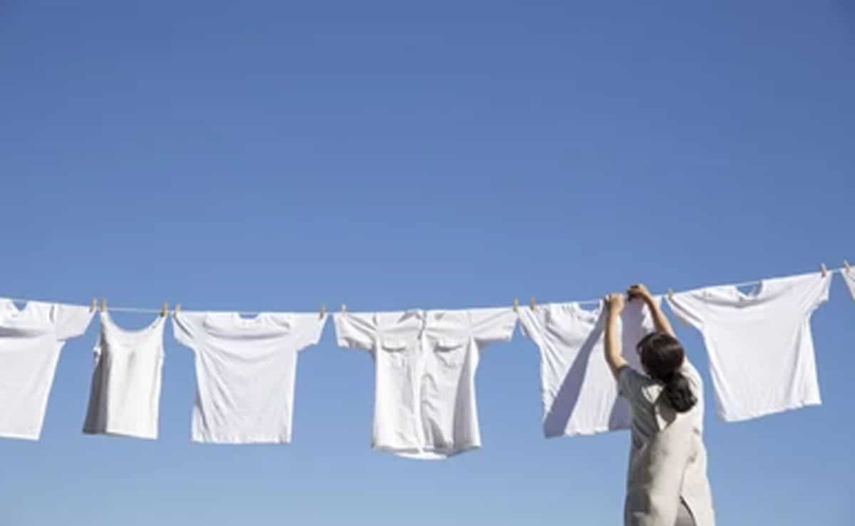 Ways to remove odor from clothes during monsoon