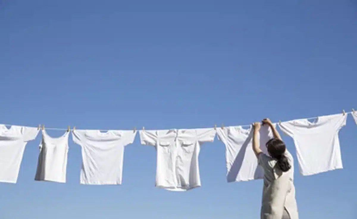 Ways to remove odor from clothes during monsoon