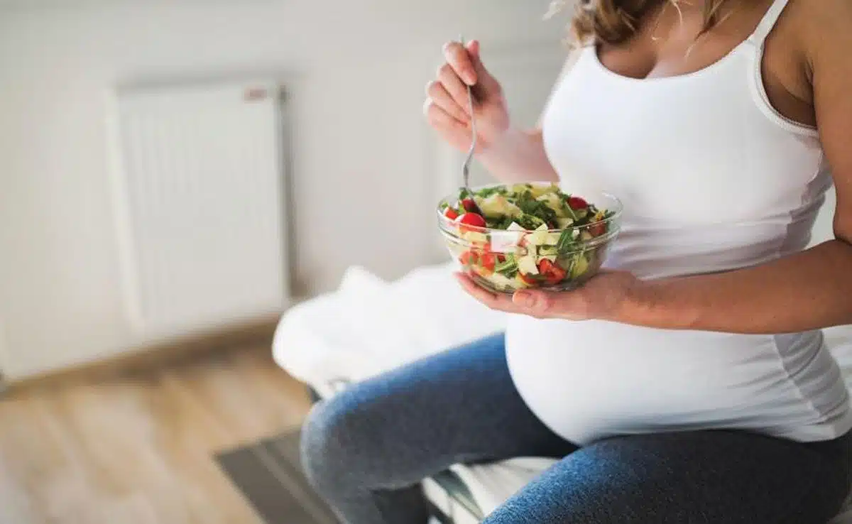 pregnancy food Ways to avoid swollen feet during pregnancy