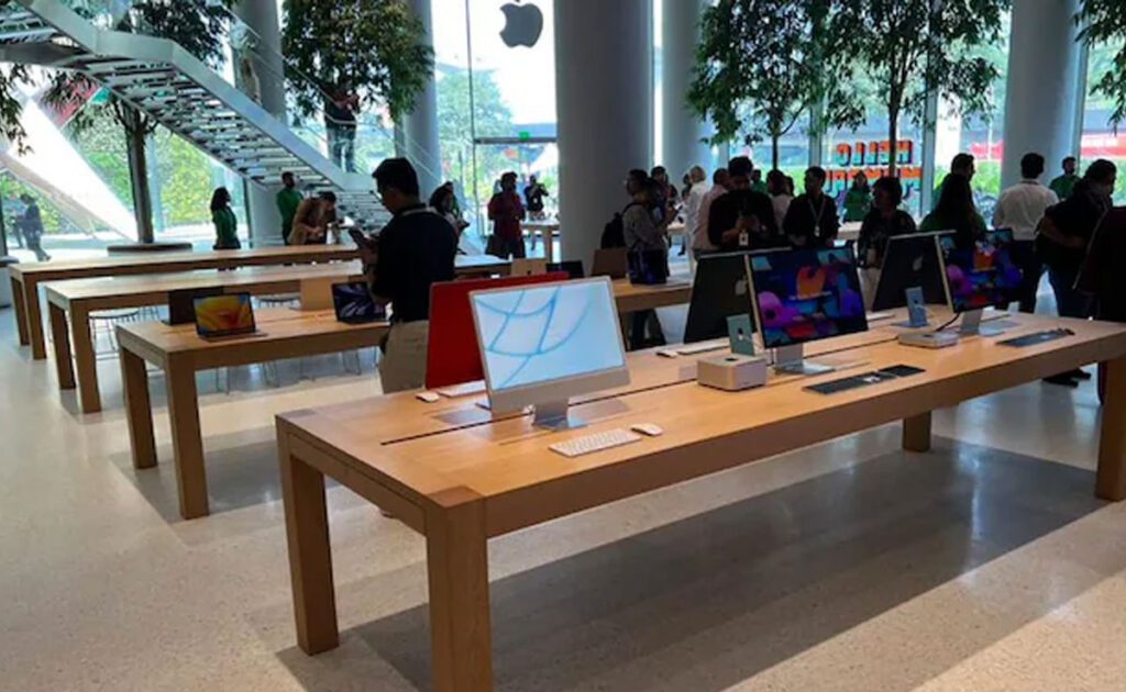 Apple's 1st store in India opens in Mumbai