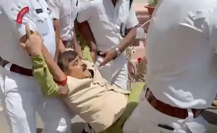 Bihar BJP MLAs were thrown out of the assembly