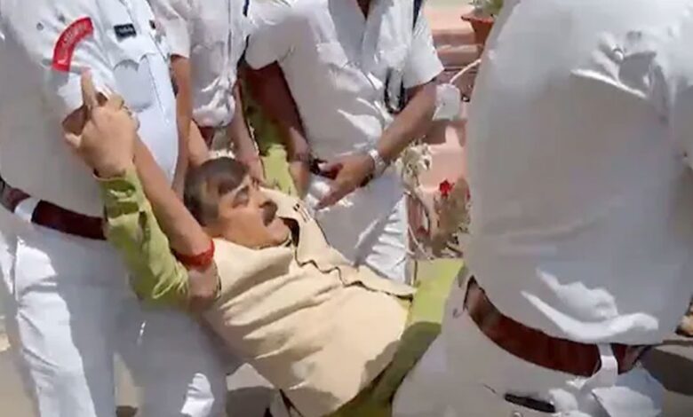 Bihar BJP MLAs were thrown out of the assembly