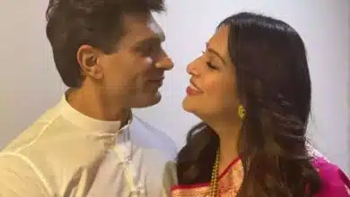 Bipasha Basu showed face of daughter Devi