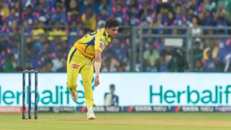 IPL में खेल रहे CSK में दीपक चाहर की जगह ले सकते हैं ये 3 खिलाड़ी