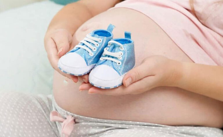 Pregnancy में खाएं ये 12 चीजें, होने वाला बच्चा होगा दूध से भी गोरा