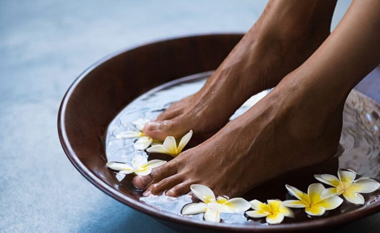 Foot Soak: इस उपाय को करने से थके हुए पैरों को आराम मिलता है