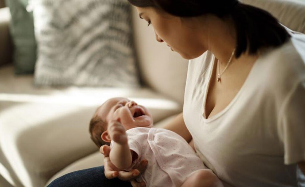 Helpful tips to deal with postpartum depression