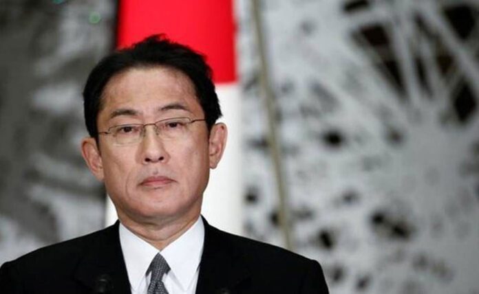Japanese PM narrowly escapes Japan's bombing