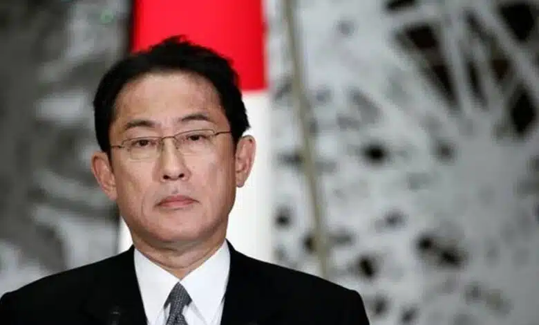 Japanese PM narrowly escapes Japan's bombing