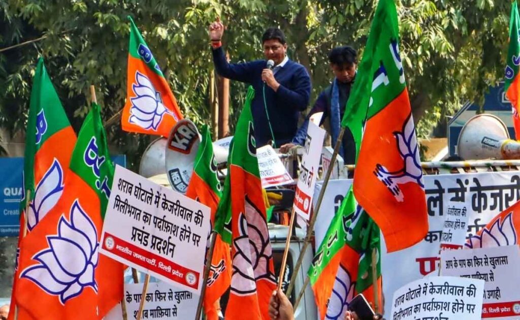 BJP workers oppose AAP over liquor scam