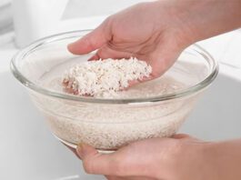 How to use rice water to make hair rich and shiny
