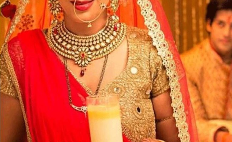 Indian couples शादी की पहली रात दूध क्यों पीते हैं?