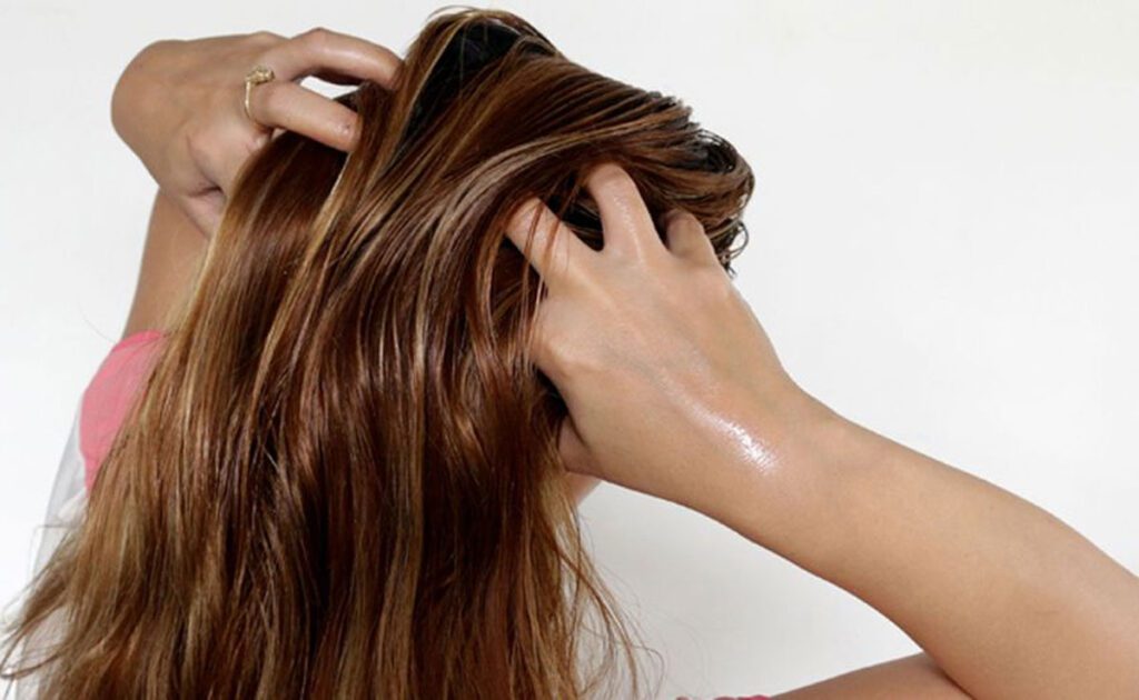 Follow this Ayurvedic method of applying Hair Oiling