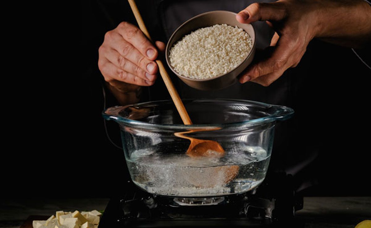 How to use rice water to make hair rich and shiny
