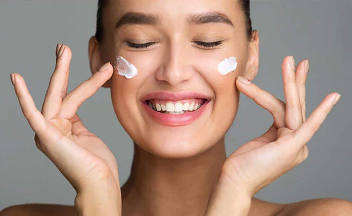 7 Beauty Tips To Keep Your Skin Looking Younger
