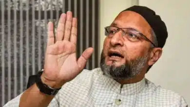 Asaduddin Owaisi refuses to support Kejriwal against the Center