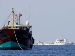 Chinese fishing boat sinks in Indian Ocean