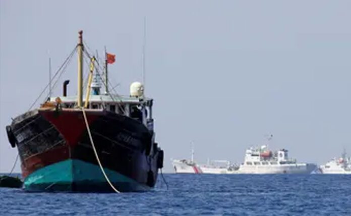 Chinese fishing boat sinks in Indian Ocean