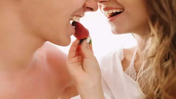Eat 5 aphrodisiac foods for passionate romance