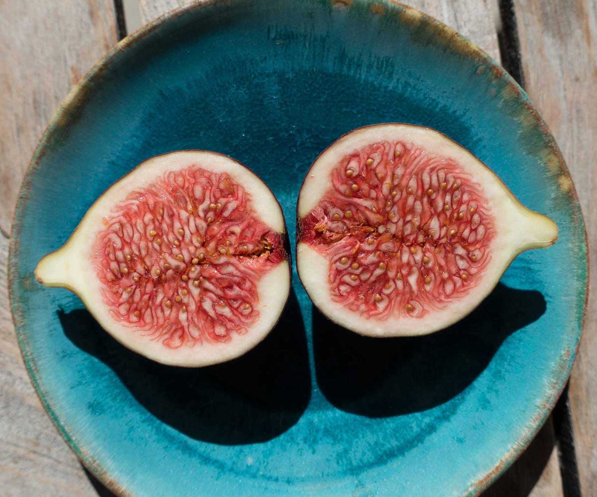 Eat 5 aphrodisiac foods for passionate romance