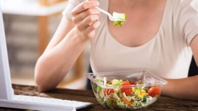 Eat healthy, low-calorie snacks at workplace