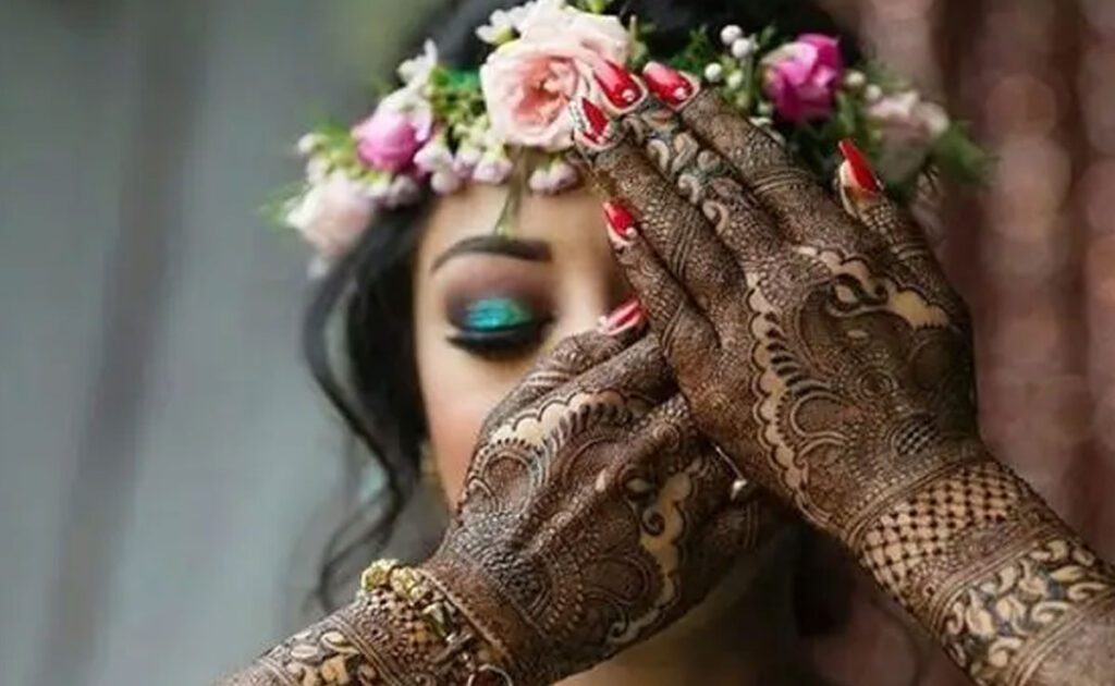Follow these special tips to deepen Hand Mehndi