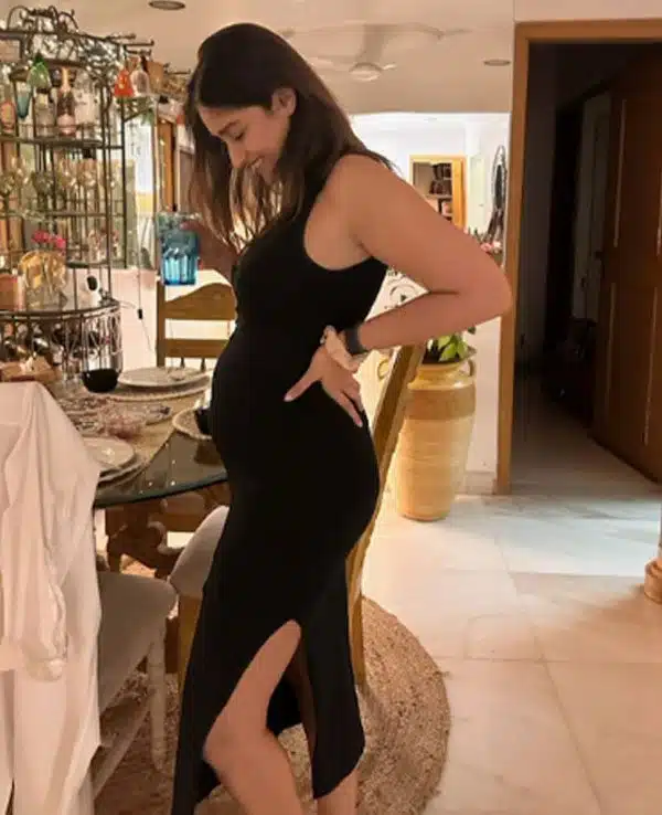 Ileana D'Cruz flaunts baby bump for 1st time