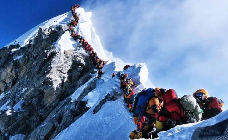 Mount Everest: बढ़ती जलवायु संबंधी चिंताएं दुनिया के सबसे ऊंचे पर्वत के लिए खतरा बनी