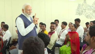 PM meets Hakki-Pikki tribe evacuated from Sudan