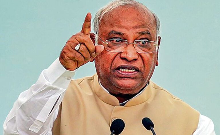 पंजाब कोर्ट ने Mallikarjun Kharge को 100 करोड़ रुपये के मानहानि मामले में समन भेजा