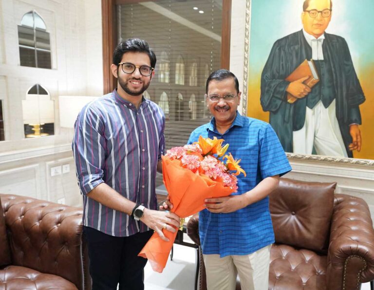 Aaditya Thackeray ने Arvind Kejriwal से Delhi में मुलाकात की