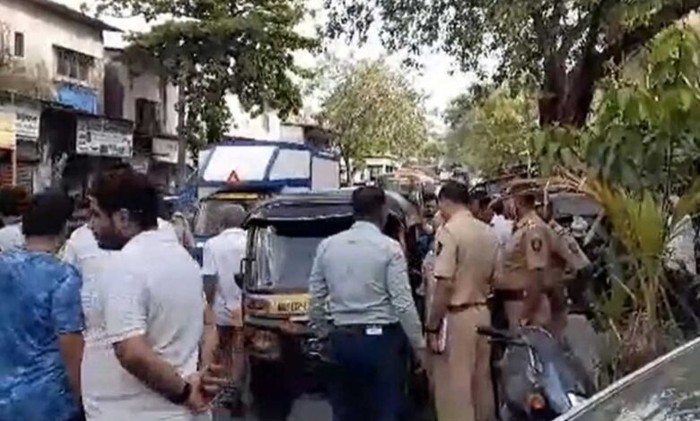 Mumbai Argument broke out in a auto, slit throat