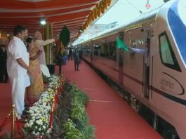 PM flags off 5 Vande Bharat trains in MP capital