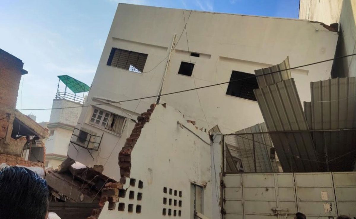 1 Dead in 3-storey building collapse in Gujarat