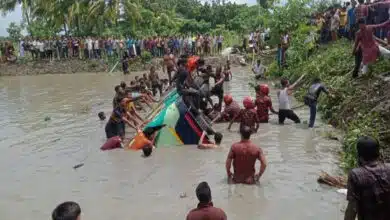 Bangladesh: 17 killed, 35 injured after a bus full of passengers fell into a pond