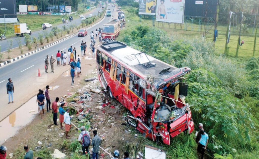 Bangladesh: 17 killed, 35 injured after a bus full of passengers fell into a pond