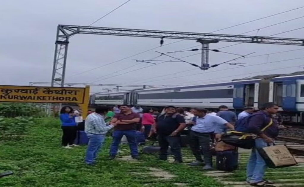 Bhopal-Delhi Vande Bharat Express caught fire, all passengers safe
