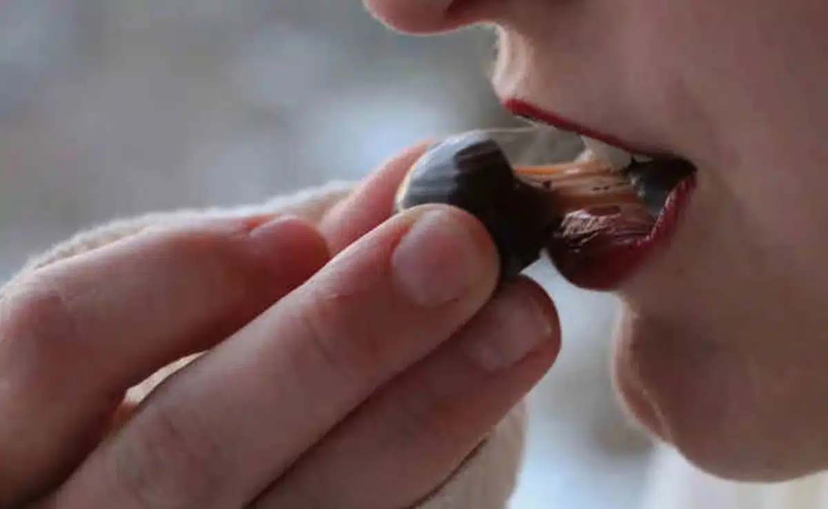 Chocolate contributes to cavities 6 misconceptions about chocolate, know about it