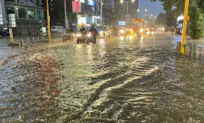 Waterlogging, traffic jam in Delhi due to heavy rain